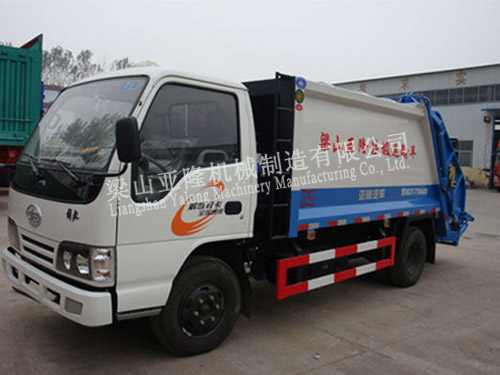 壓縮式垃圾運(yùn)輸車(chē)