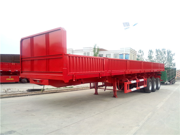 輕型標(biāo)車側(cè)翻