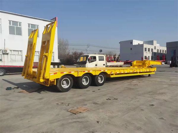 低平板半掛車(chē)倒車(chē)技巧